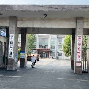汶上縣南旺鎮鎮政府院內及周邊瀝青攤鋪
